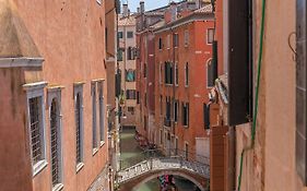 Canal View San Marco Luxury Rooms